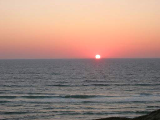 Wolkenloser Traum-Sonnenuntergang 